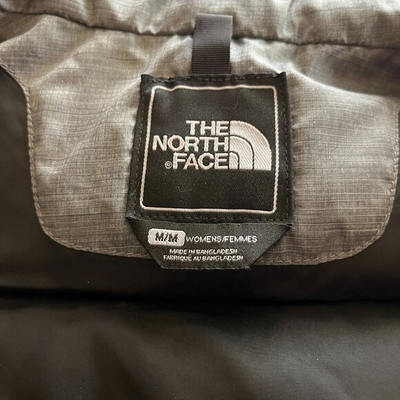 The North Face Women's Down Vest Size Medium - Picture 4 of 8
